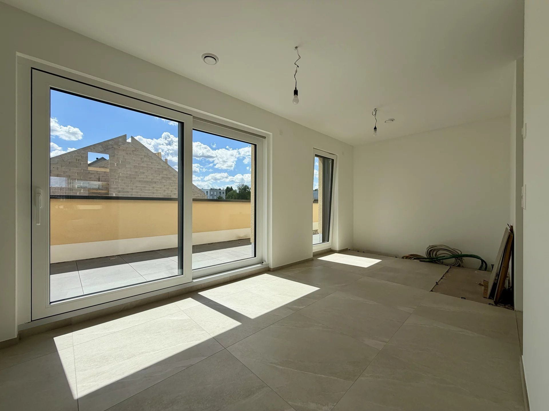 New penthouse in a central location of Livange - View 6