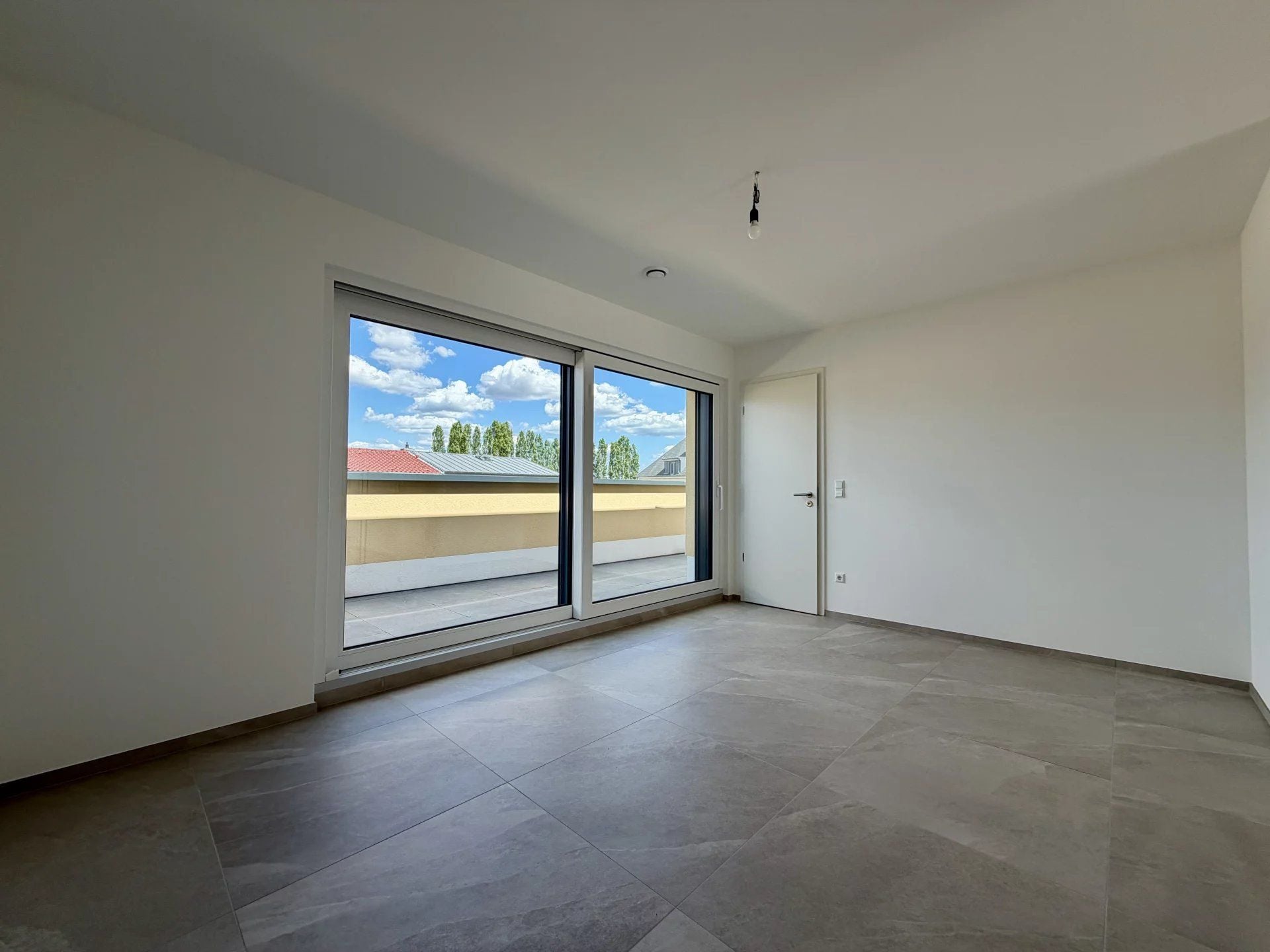 New penthouse in a central location of Livange - View 2