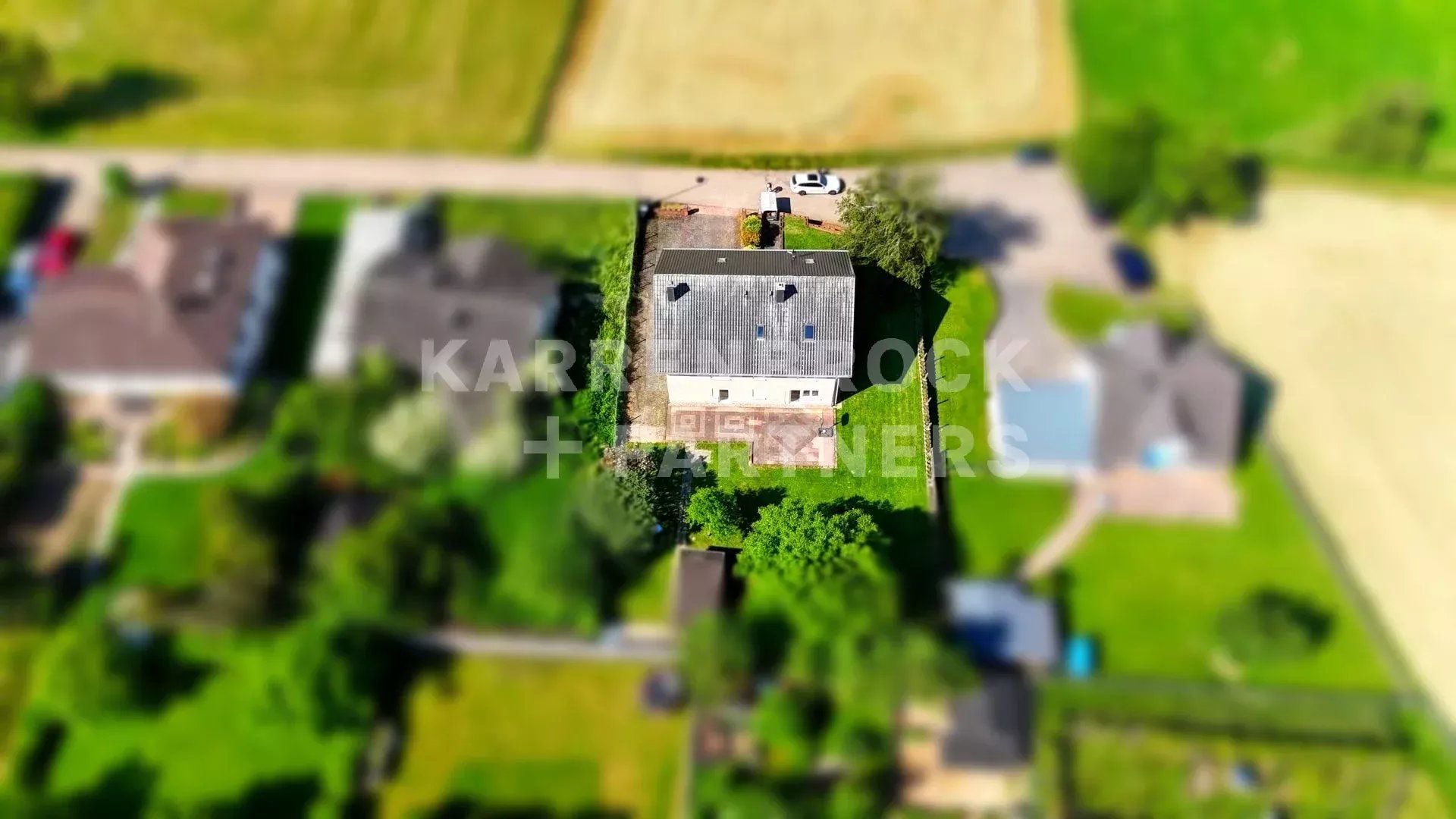 A spacious property with stunning views: 7 rooms and an XXL garden in Merzkirchen - Ansicht 2