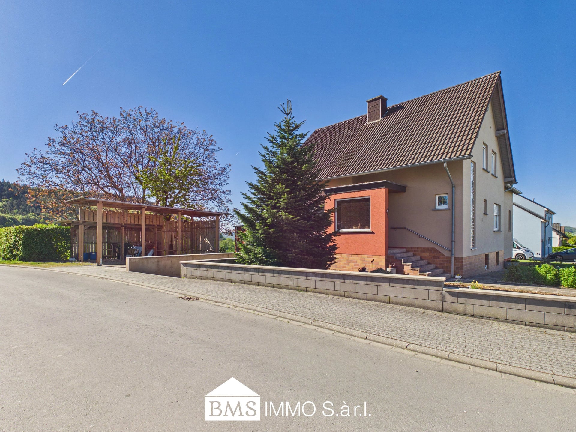 Besonderes Wohnhaus mit tollem Ausblick in ländlicher Idylle! - Ansicht 2