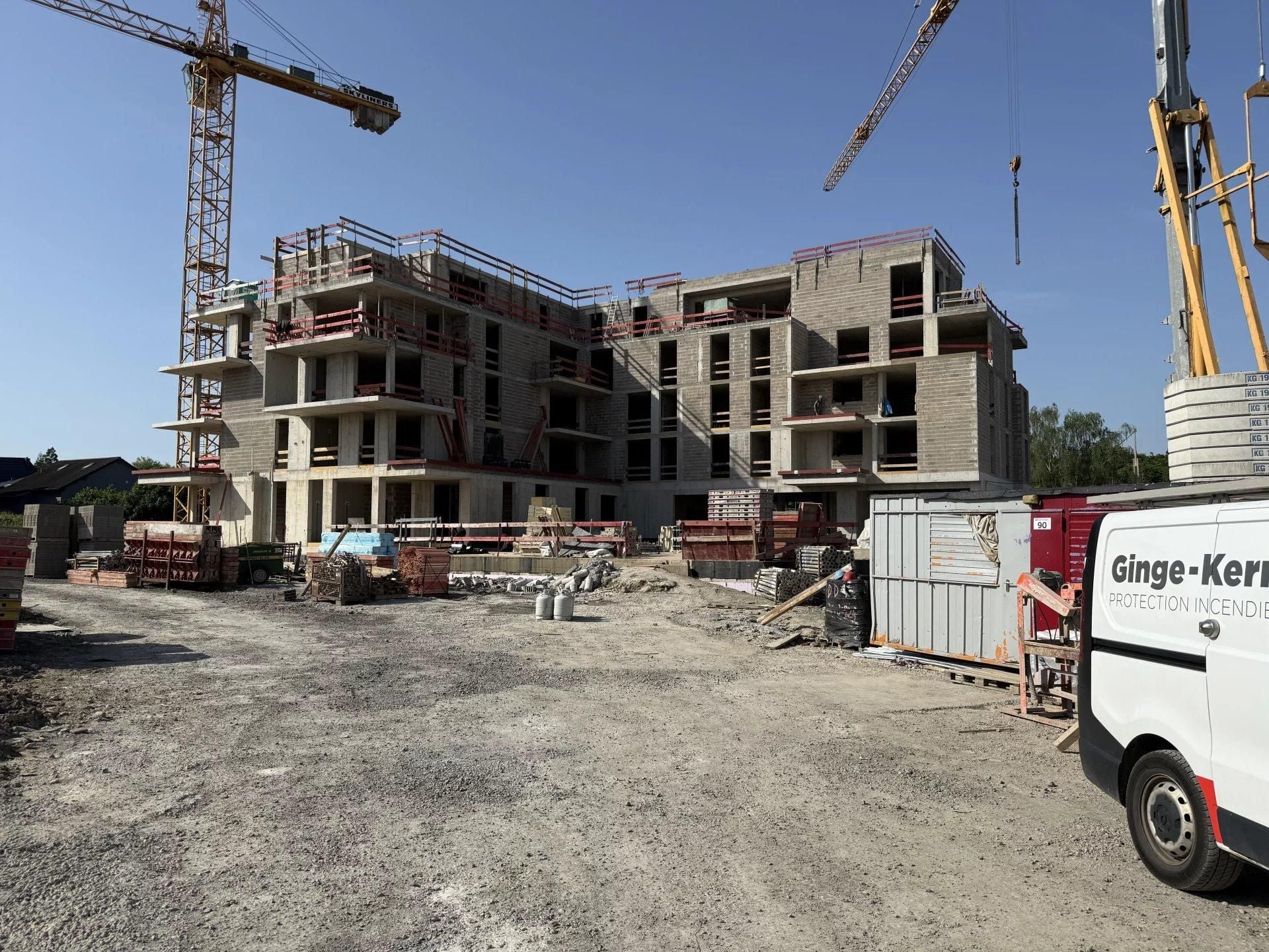 Post kummerċjali, 112 m²