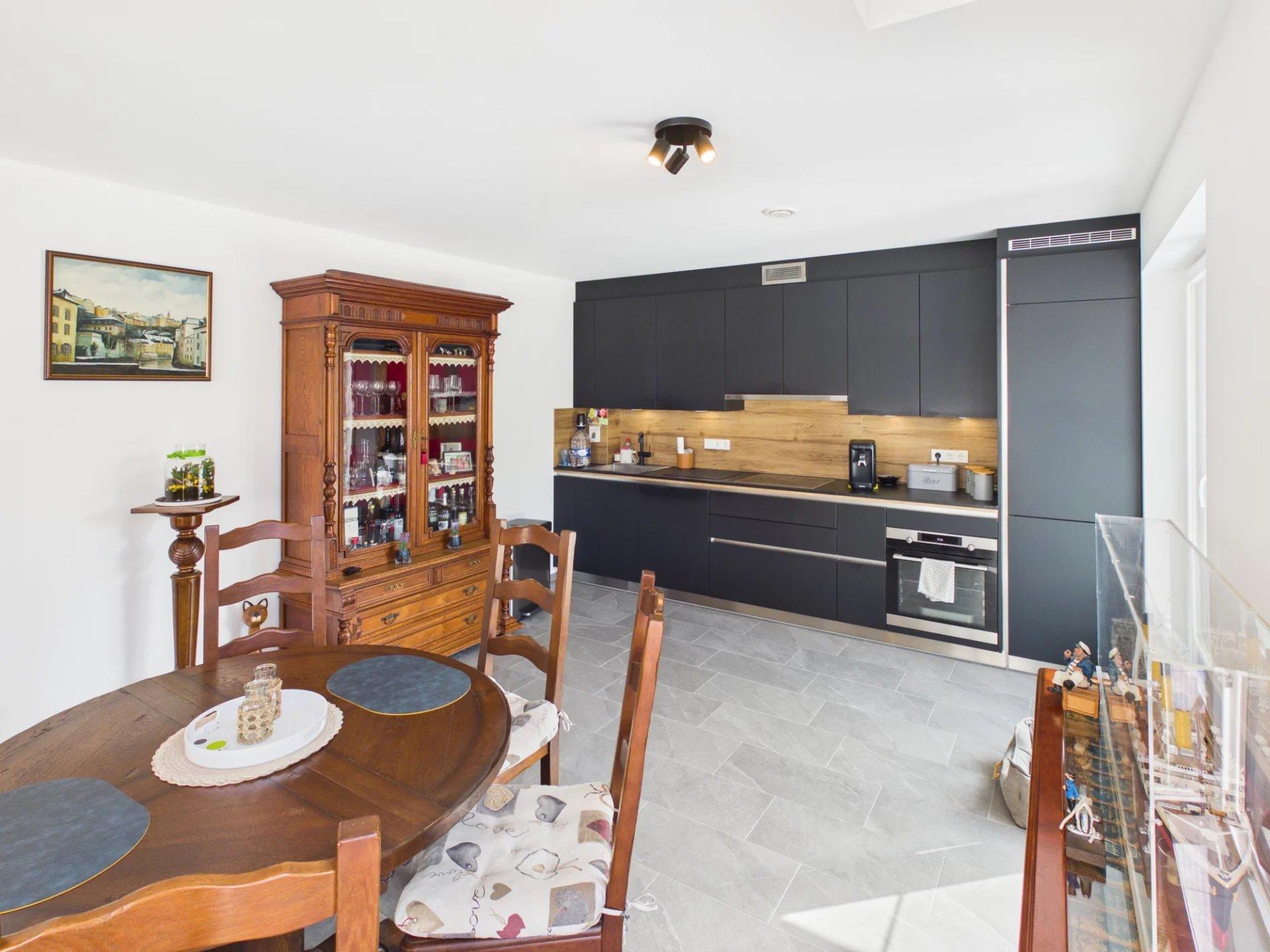 Beautiful 2 bedroom flat with large terrace for sale in Beaufort - Vue 4