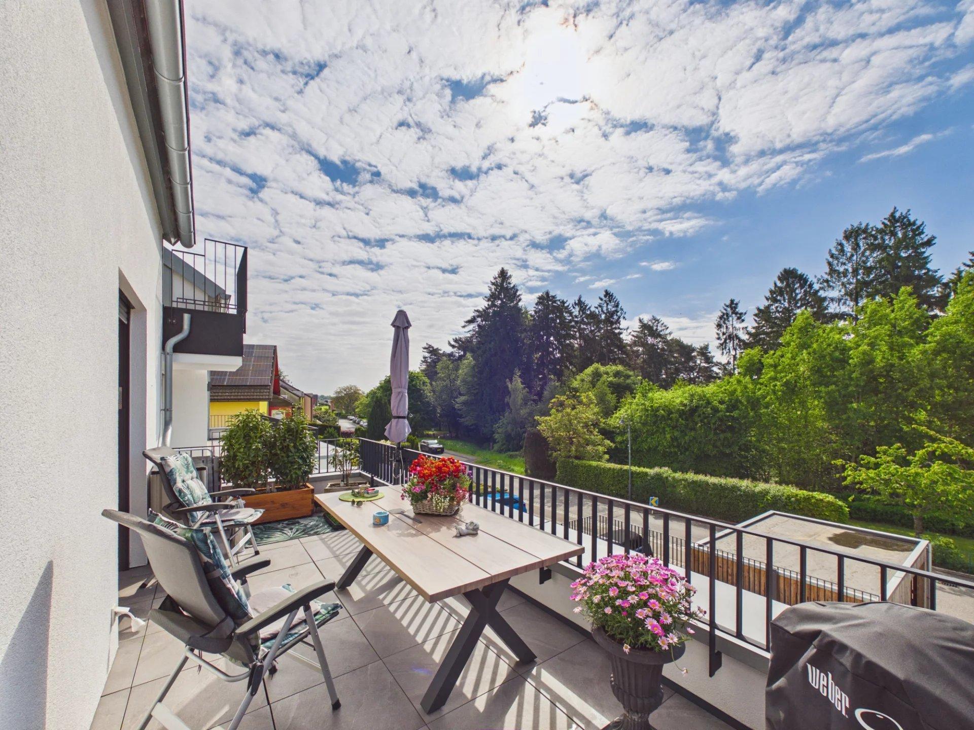 Beautiful 2 bedroom flat with large terrace for sale in Beaufort - Vue 2