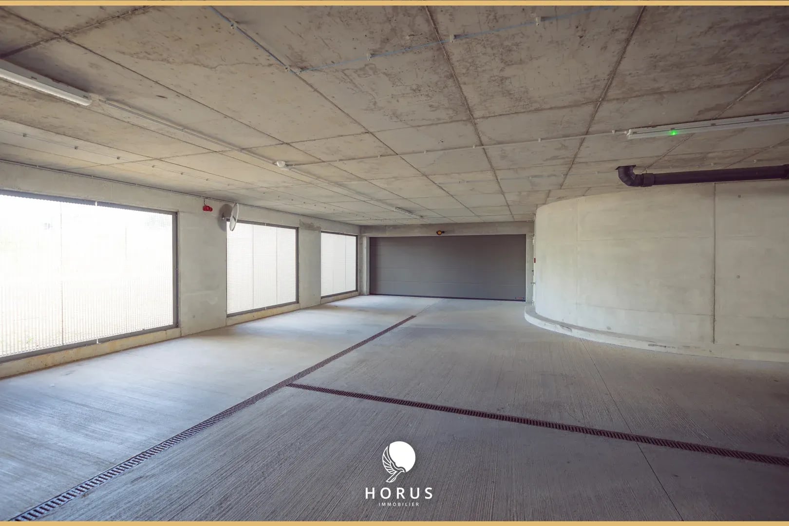 Commercial property in Differdange - Vue 3