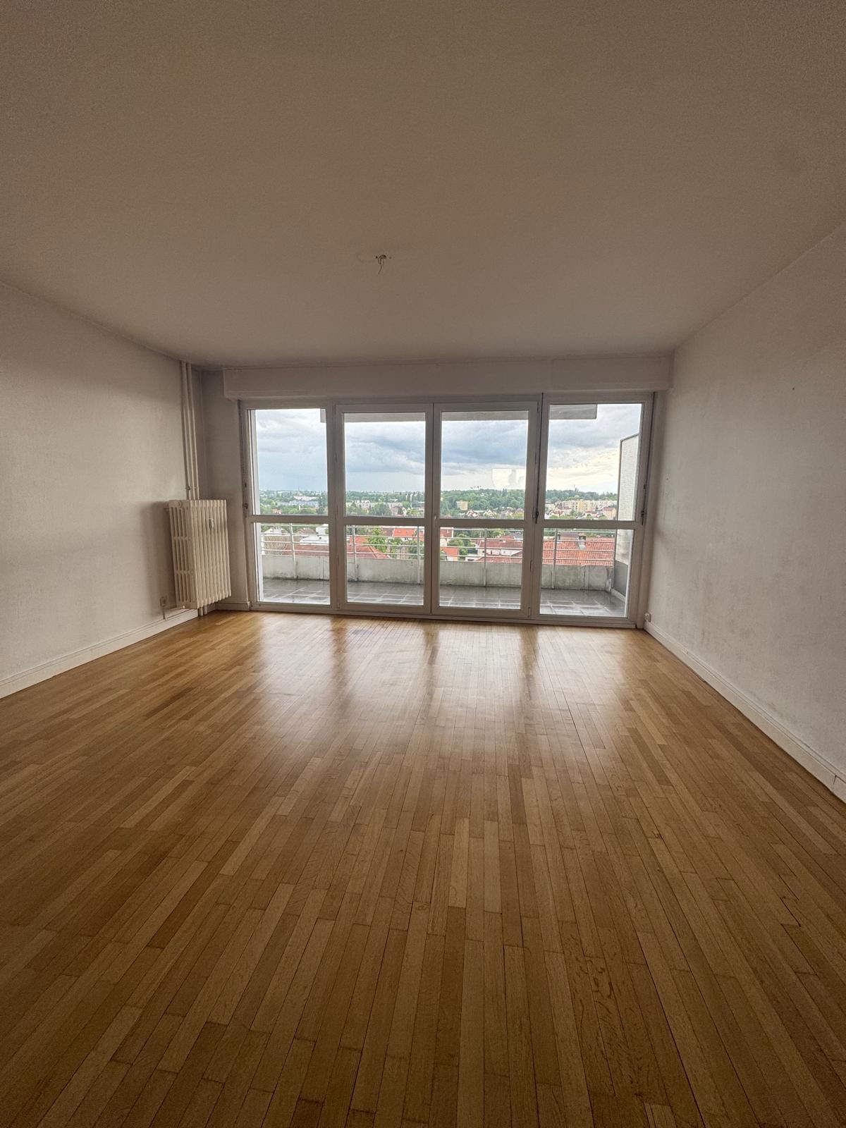 2-bedroom Apartment in Metz - Plus