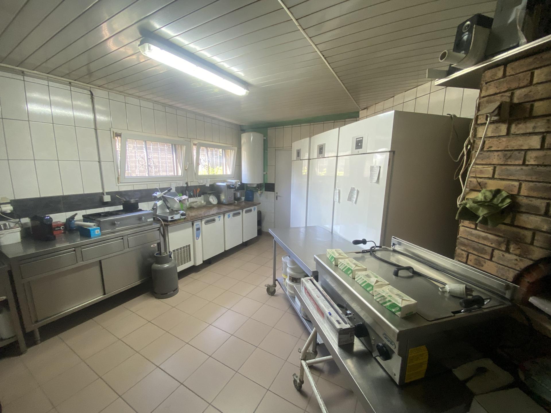 Commercial property in Cosnes-et-Romain - Plus