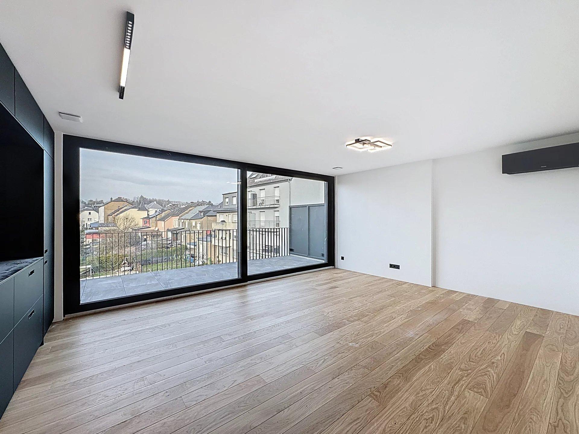 Penthouse - Top floor - Private elevator access - Vue 2