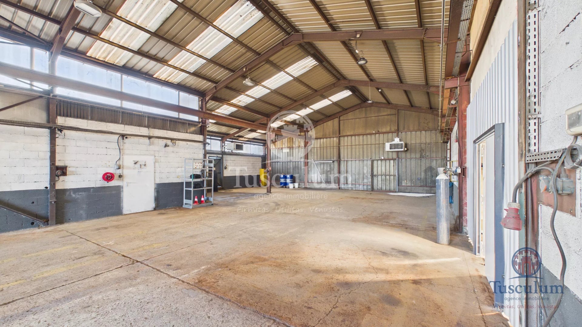 À LOUER – DÉPÔT / ATELIER DE 700 m² – METZERVISSE - Vue 4