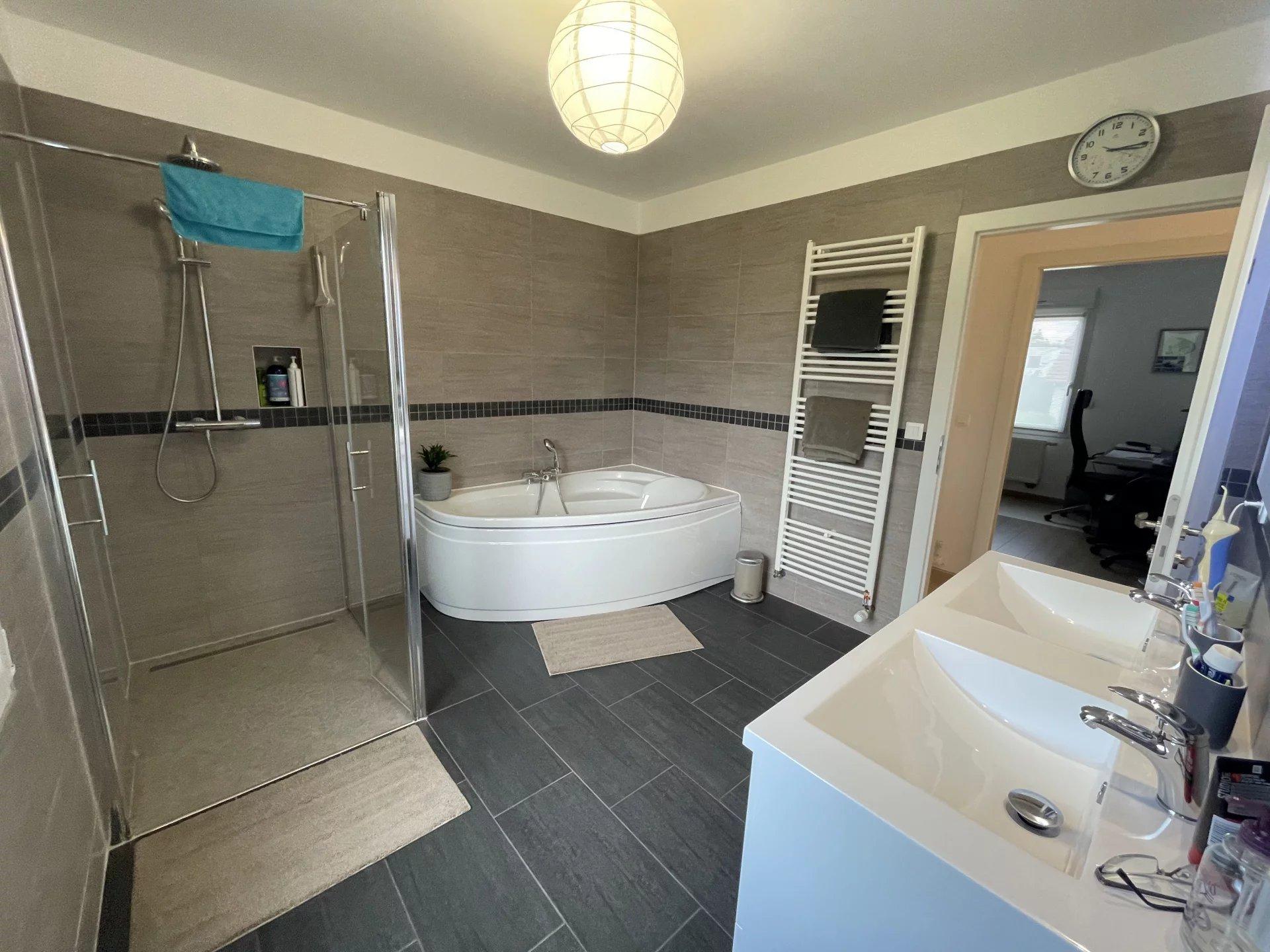 Maison – Thionville, Place du Luxembourg, Moselle - Plus