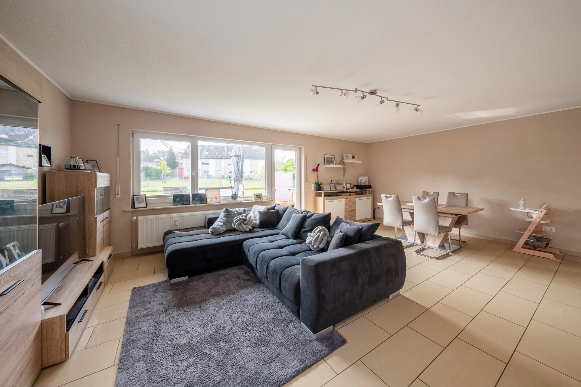 Spacious two-family house with great plot! - Ansicht 3