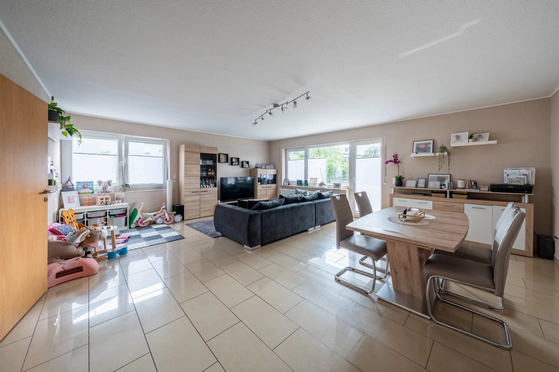 Spacious two-family house with great plot! - Ansicht 2