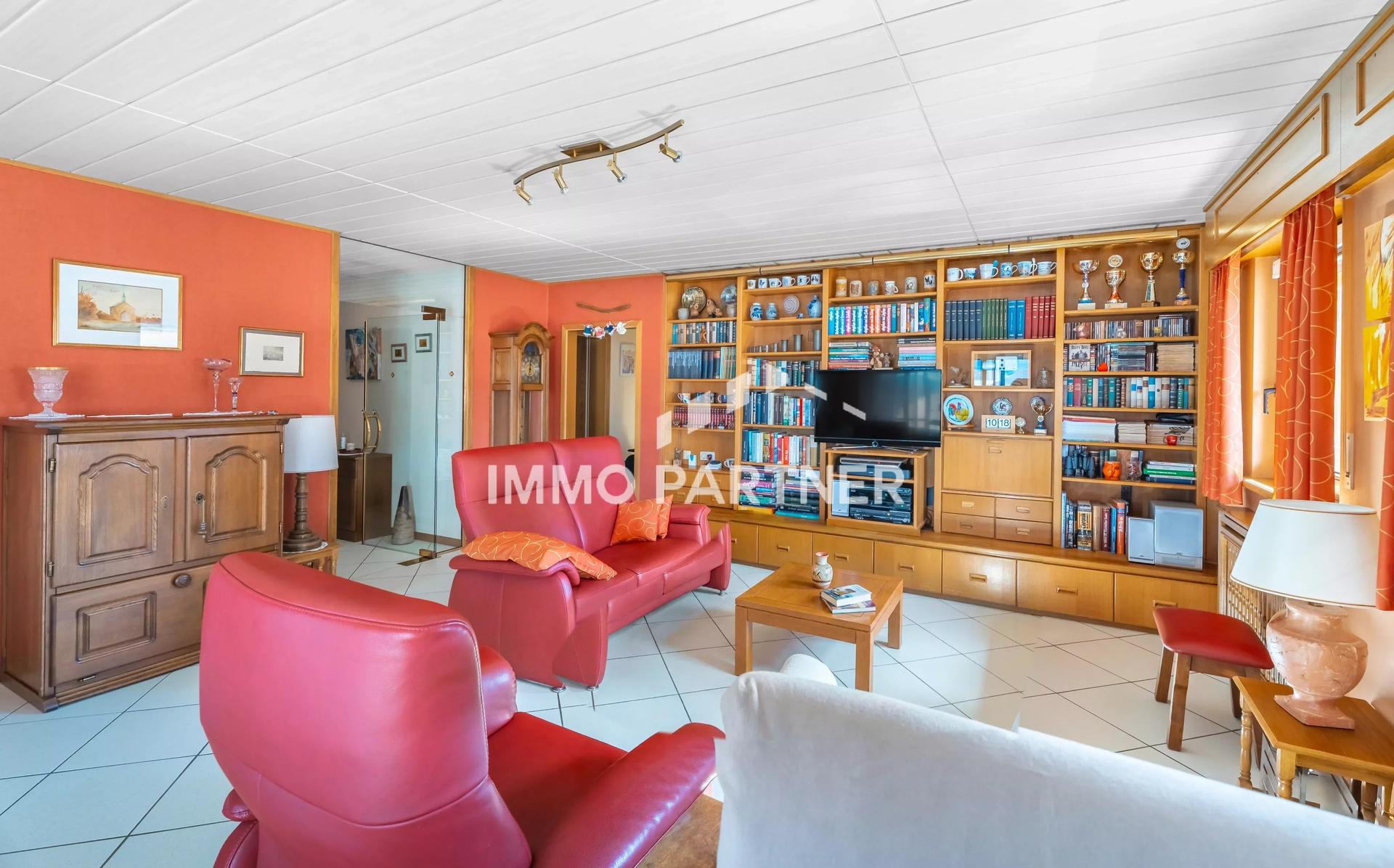 Bright 2-bedroom apartment with garage - View 4